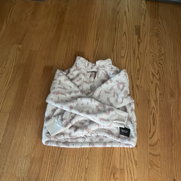 calvin klein sweater cozy and comfy. - Picture 3 of 4